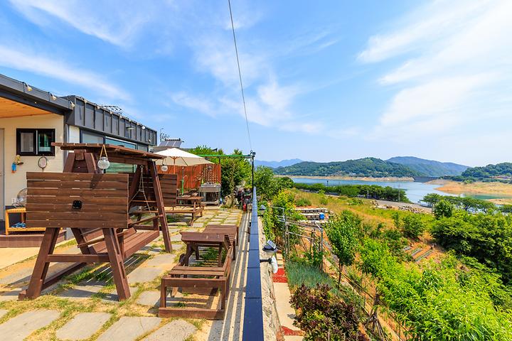 황매산 문워크 카라반 펜션 캠핑